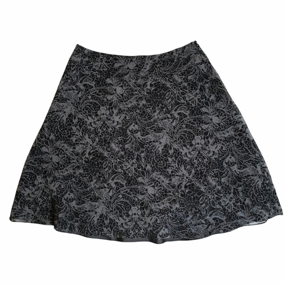 🌻daisy Fuentes Black and Gray Floral Skirt Size 8 - Picture 1 of 4